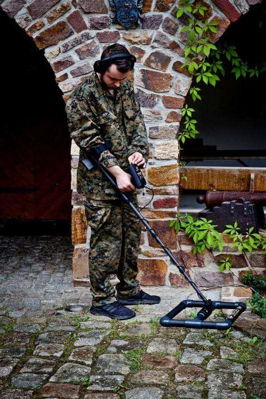 進(jìn)口德國(guó)阿爾堡3D成像地下金屬探測(cè)器脈沖深度探寶器18米戶外尋寶